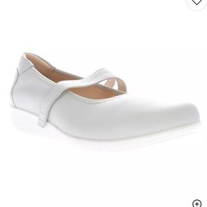 Propet Yara Mary Jane shoes Light gray leather Size 7 Wide / 7D